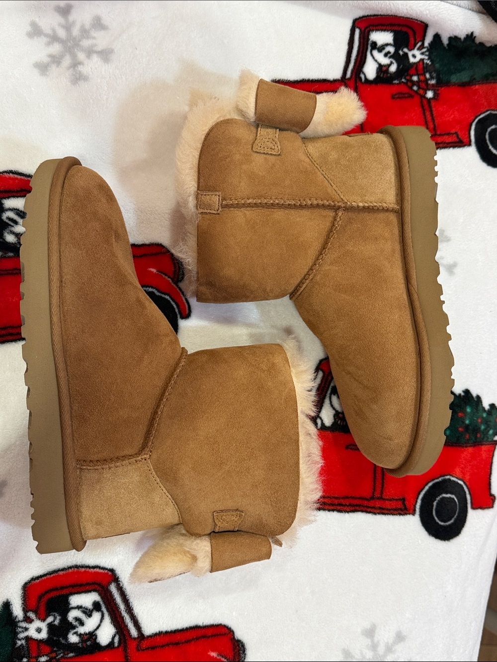 UGG heritage bow